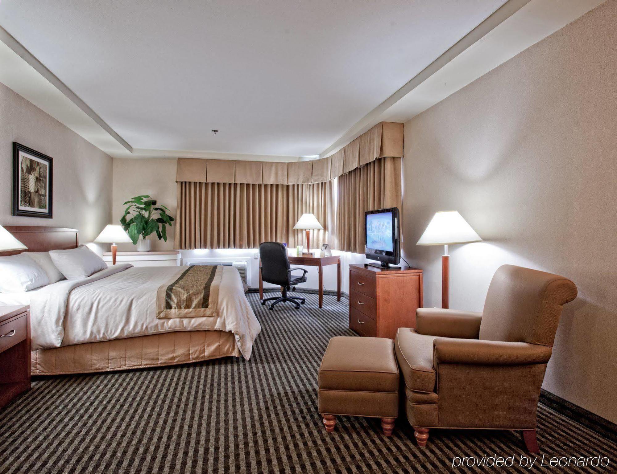Surestay Hotel By Best Western Чилливак Экстерьер фото